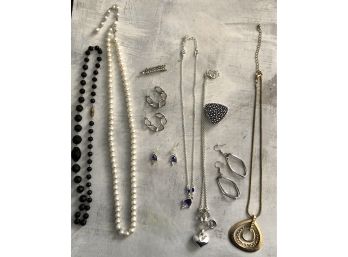 Costume Jewelry Lot Of 10 Pieces Necklaces, Earrings Pin