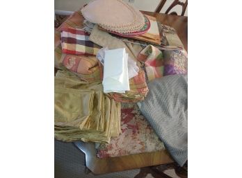 Linen And Placemats Lot