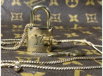 (J42) Fantastic LOUIS VUITTON 'Lock Necklace' W/26' Necklace WITH Key -GREAT Piece !