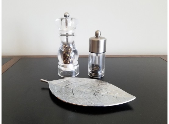 Polished Alloy Leaf Spoon Rest And Salt And Pepper Mills