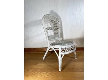 Vintage - Childs White Wicker Chair