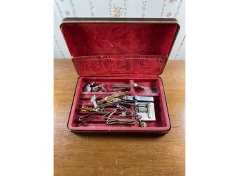 Vintage - Tiebars In Vintage Clamshell Jewelry Box