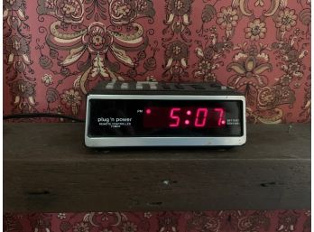 Radio Plug And Power Alarm Clock