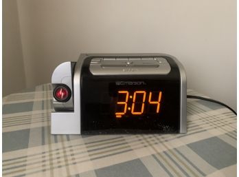 Emerson Smart Set Alarm Clock With Projector