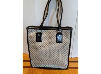 DNKY Classic Black And White Leather Bag In Excellent Condition