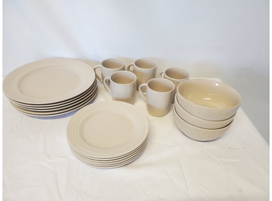 Thomson Pottery 'Ripple' Dinnerware