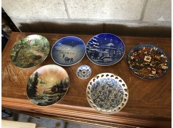 Group Of China / Porcelain Decorative Plates