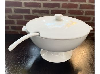 Pottery Barn Great White Large Soup Tureen With Ladle