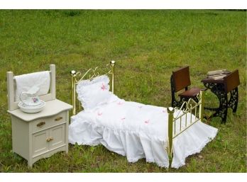 American Girl Doll Furniture - Samantha Parkington (retired 2009)