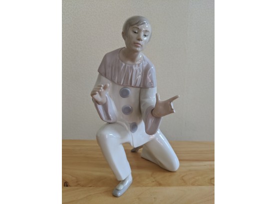 Porcelain Lladro Of Man On One Knee
