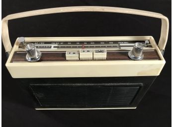 Sharp AC/DC FM/AM Car Radio (ID #141)