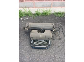C51 Vintage Underwood Electric Typewriter Model 16