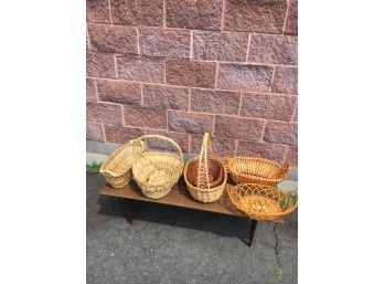 C62 Lot Of Vintage Baskets Including 1 Made Out Of Corn Cobs