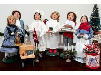 Set Of Six Byers' Choice Ltd. Holiday Dolls With Accessories And Fence