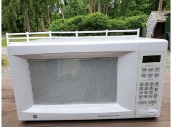 GE 1.3 Cu Ft Countertop Microwave Oven