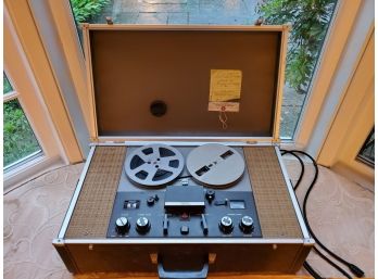 Vintage AMPEX Reel To Reel Tape Recorder Built In Case