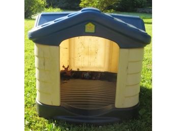 Plastic Dog House By PetZone