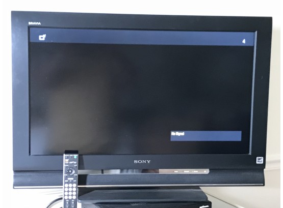 Perfect Working Condition SONY BRAVIA - Flat Screen LCD TV - KDL32L W/Remote