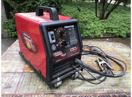 Fantastic LINCOLN ELECTRIC 'WELD-PAK' 3200 HD Welding Setup - Very Good Condition