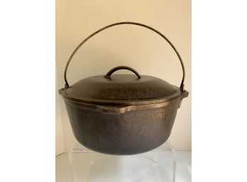 CAST IRON SELF-BASTING KETTLE/POT WITH BAIL