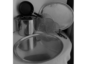 2 WEAR-EVER #4575 OVAL TRAYS; 3 SPATTER SHIELDS; 1-12c.   STOCKPOT; 8-1/2” PAMPERED CHEF SKILLET