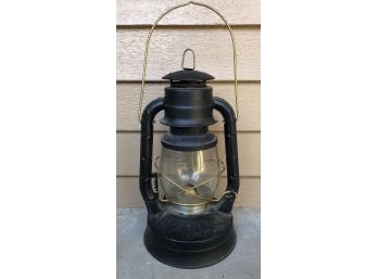 Antique DIETZ No.2 D-LITE N.Y.-USA Kerosene Oil Lamp 18'H With Carrying Handle Extended 13 1/2' W/out Handle