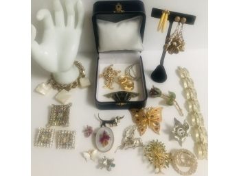 21 Pieces Vintage  Costume Jewelry Lot # 2