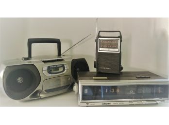 Radio Lot: 1982 Am/fm Digital LAFAYETTE Working - GE Battery/AC Radio Working - Untested Phillips CD Radio