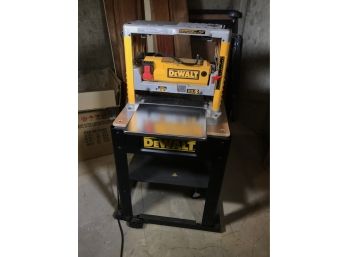(T27) DeWalt Thickness Planer - Model DW735X - Like New - SUPER CLEAN Condition  WOW !