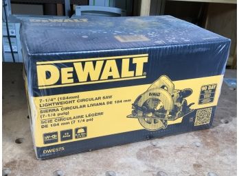 (T62) BRAND NEW DeWALT Circular Saw - STILL IN BOX W/SHRINKWRAP  - Model DWE575