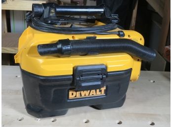(T9) DeWalt Portable Shop Vac Wet & Dry  - DCV581H - Excellent Condition !