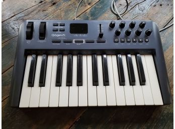 Oxygen 25 Mini Keyboard