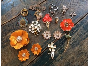 Lot #4 - Vintage Pins / Earrings / (4) Rings