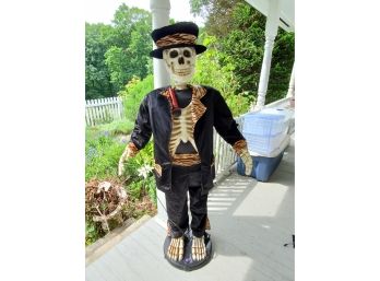 5 Ft. Tall Skeleton! Speaker Feature Might Still Work -- Missing Aux Cord - Great Halloween Decor!