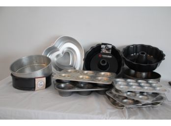 Group Of Bakeware - 12 Pieces