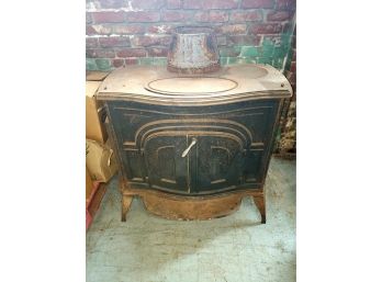 Defiant Cast Iron Wood Stove W/ 4 Pieces Of Piping - See Pics & Info