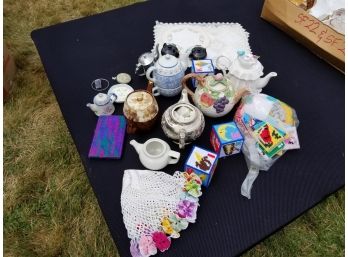Teapot And Crochet Lot (SF23)