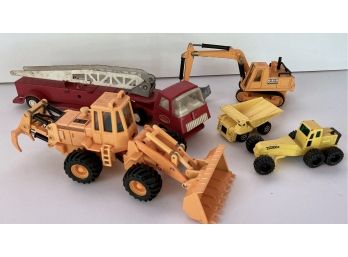 Vintage Lot TONKA  Metal Toy Trucks, 3' To 10' Fire Engine ++++
