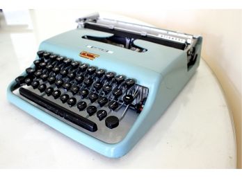 Very Rare OLIVETTI LETTERA 22! Style & Fuction Say Hello To Each Other! Made In England!