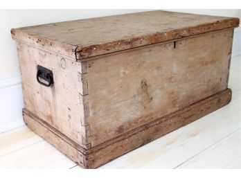 Beautiful Vintage Handmade Antique Dovetailed Storage Trunk / Chest!