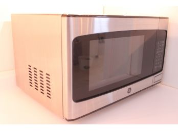 GENERAL ELECTRIC 950 Watt Microwave Oven!