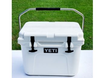 YETI Roadie White Insulated 20 Quart Cooler With Handle