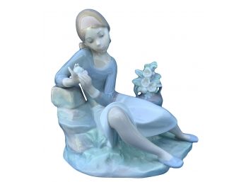 Lladro Figurine - Girl Seated With Urn Of Flowers