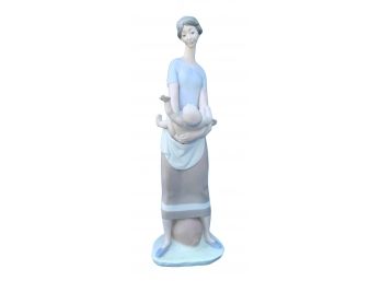 Lladro, Spain #4575 Titled Motherhood