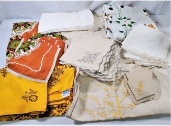 Vintage And Mid Century Modern Table Linens Assortment