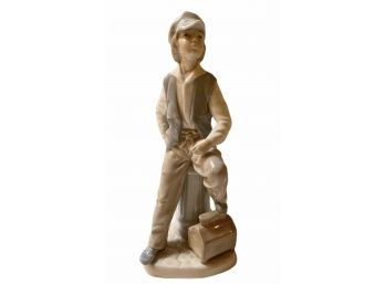 Nao / Lladro  Shoeshine Porcelain Boy Figurine