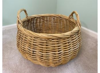 Large, Round Natural-Wicker Basket -- Very Nice!