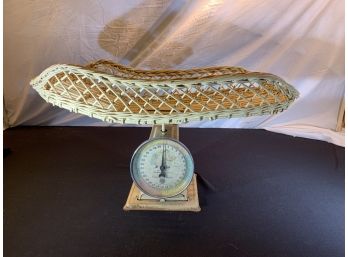 Vintage Baby Scale With Basket (JD01)