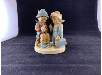 Nurse And Hurt Child Hummel Piece (SB5)