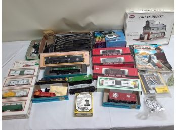 Nice Collection Of Three HO Train Engines & Accessories